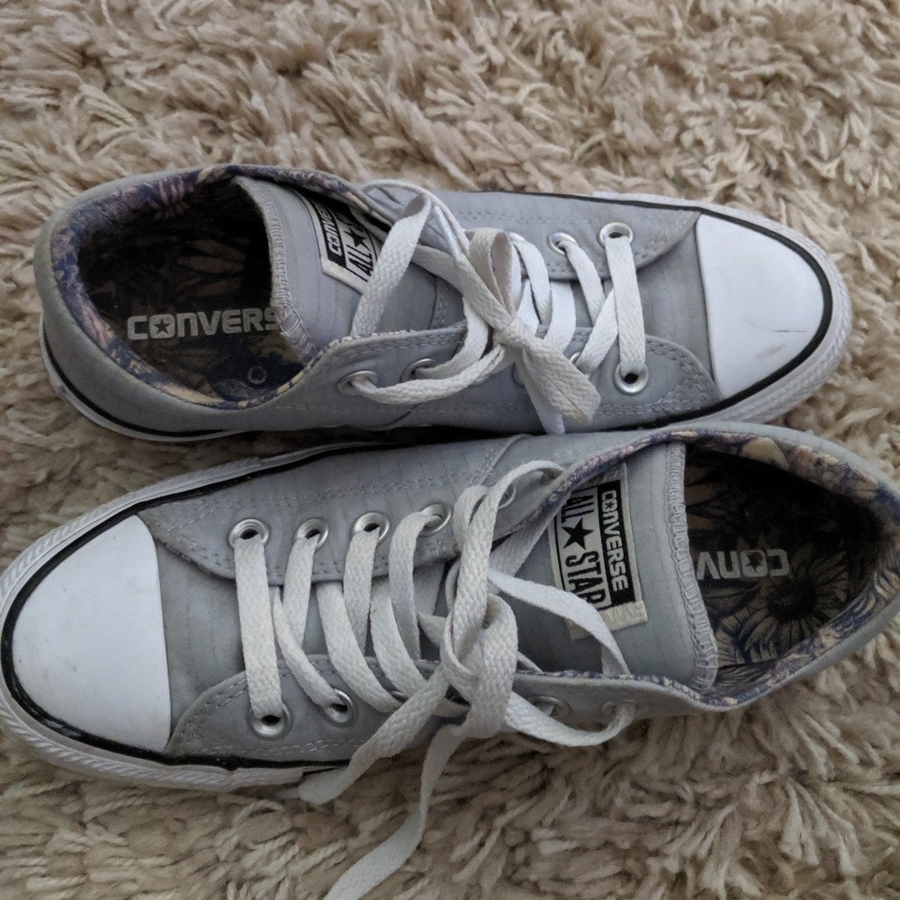 Like new converse grey sz 7